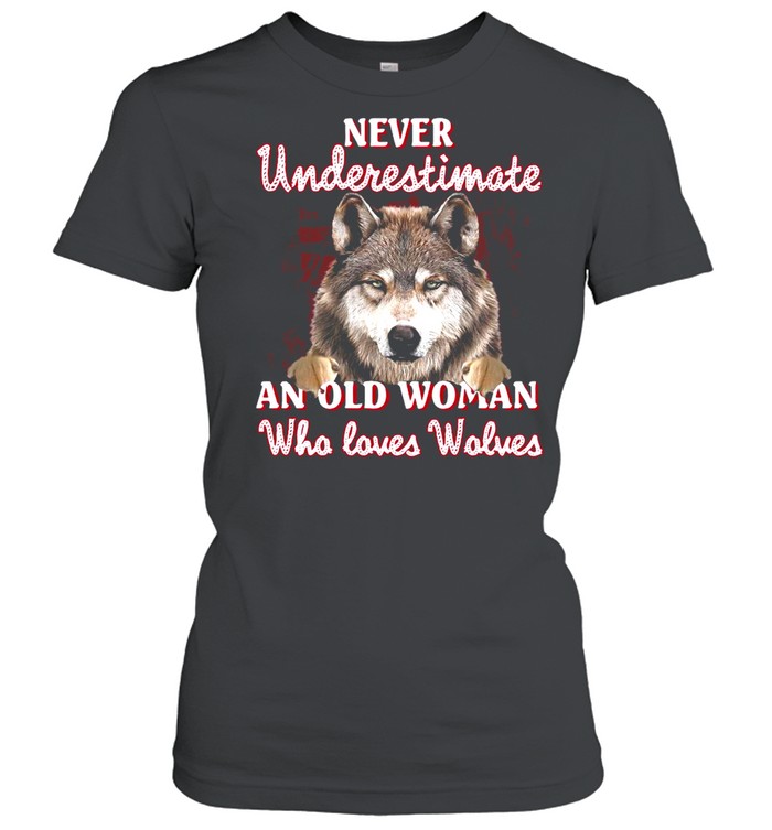 Wolf Never Underestimate An Old Woman Who Loves Wolves shirt Classic Women's T-shirt