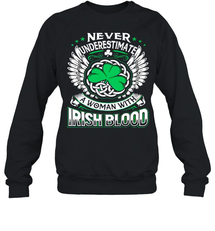 Never underestimate a woman with Irish blood St Patricks day shirt Unisex Sweatshirt