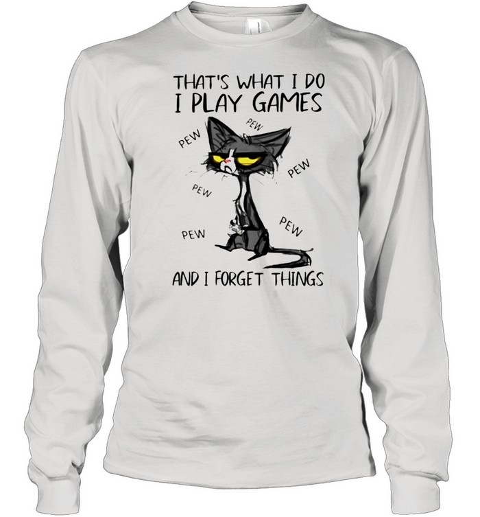 Thats what I do I play games and I forget things shirt Long Sleeved T-shirt