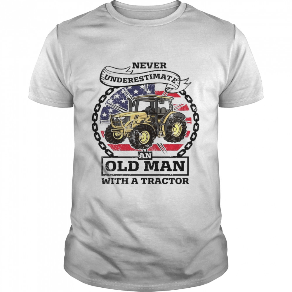 Never underestimate an old man with a tractor t-shirt Classic Men's T-shirt